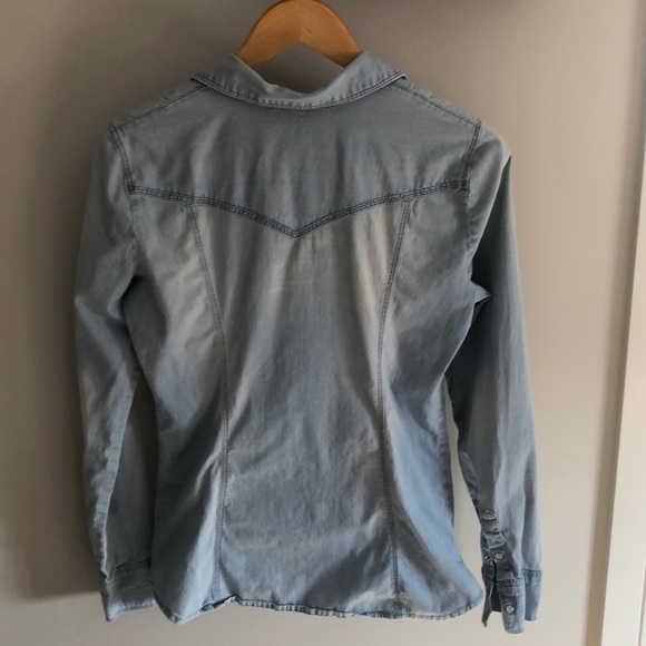 Guess Light Wash Chambray Button Down - Picture 3 of 4